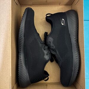 Bobsports Sketchers Black Sneakers (Size 9W)